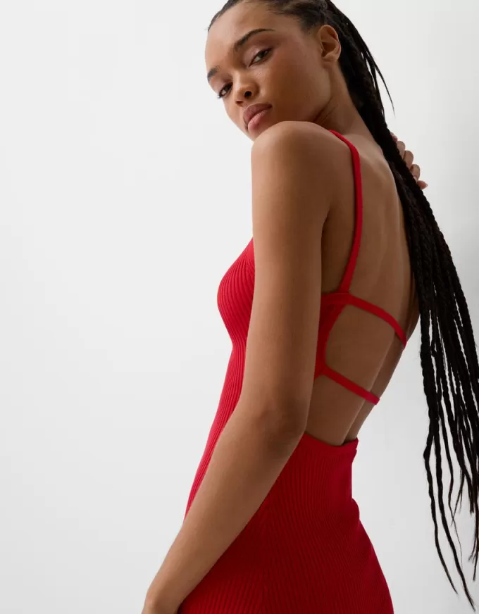 Miniabito con spalline posteriori