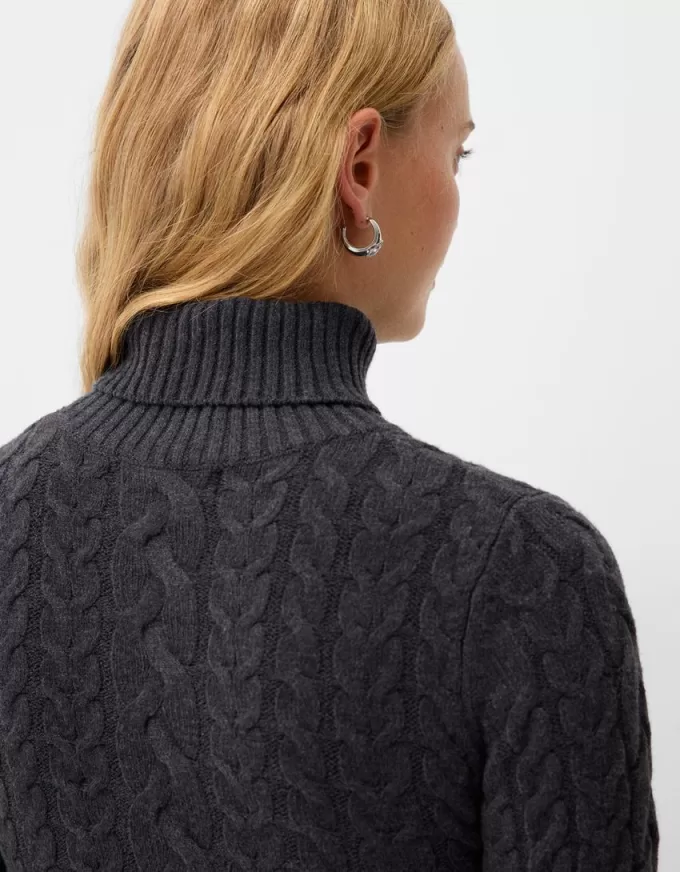 Miniabito in maglia a trecce a collo alto