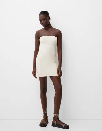 Miniabito intrecciato con spalle scoperte