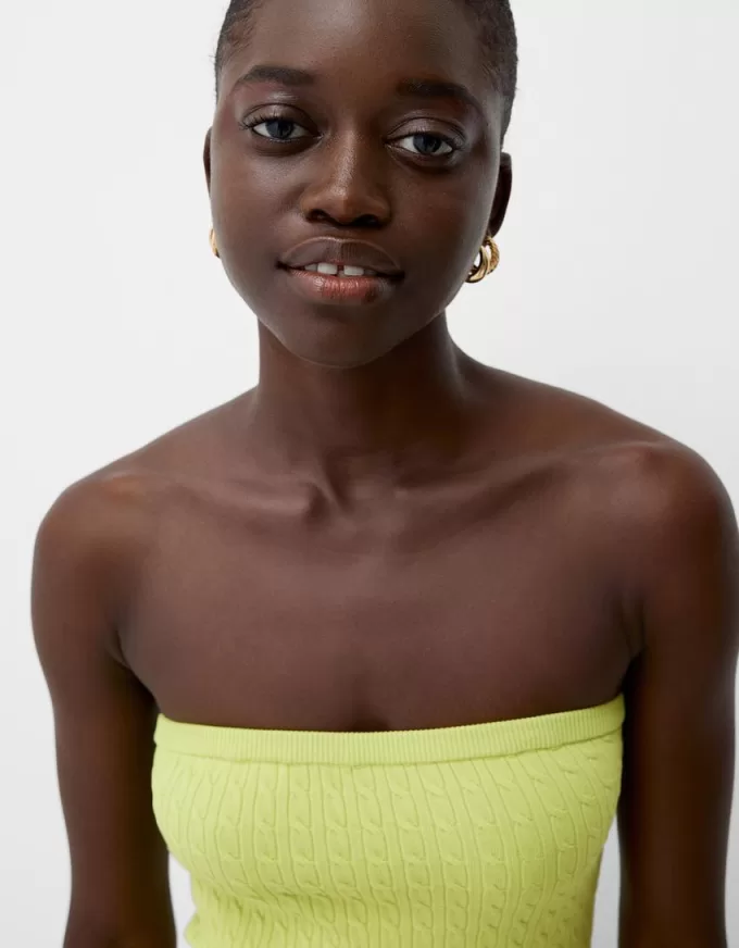 Miniabito intrecciato con spalle scoperte