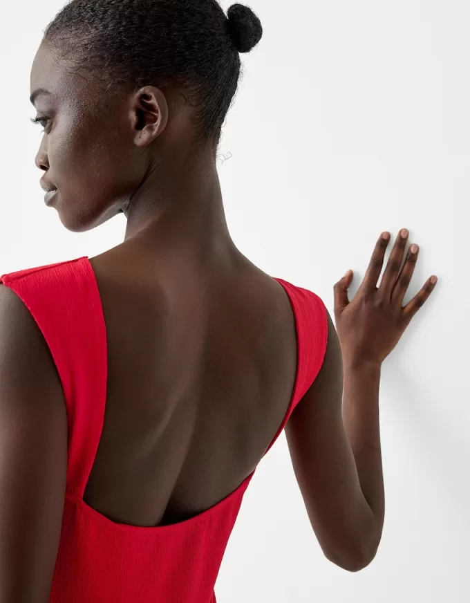 Miniabito testurizzato con schiena scoperta