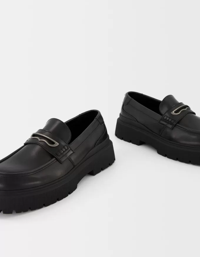 Mocassini con dettaglio in metallo