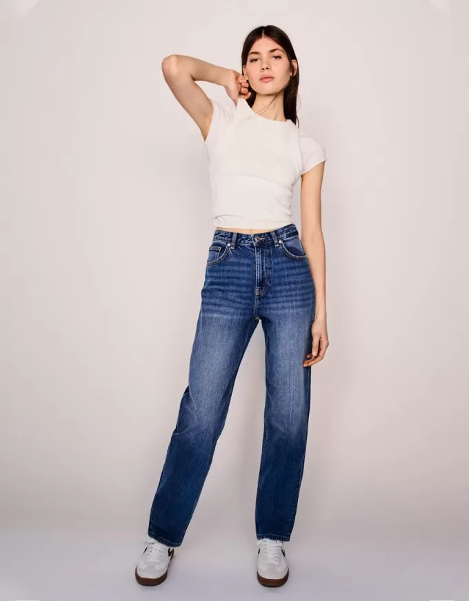 Mom jeans dalla vestibilità comoda a vita alta