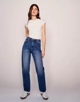 Mom jeans dalla vestibilità comoda a vita alta