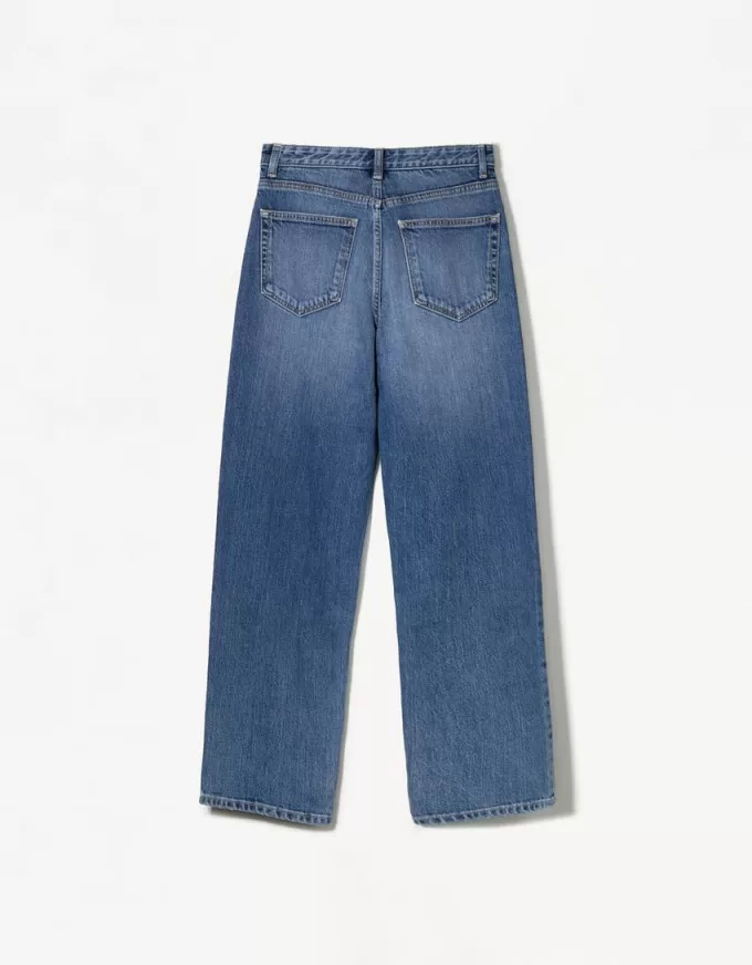 Mom jeans dalla vestibilità comoda a vita alta