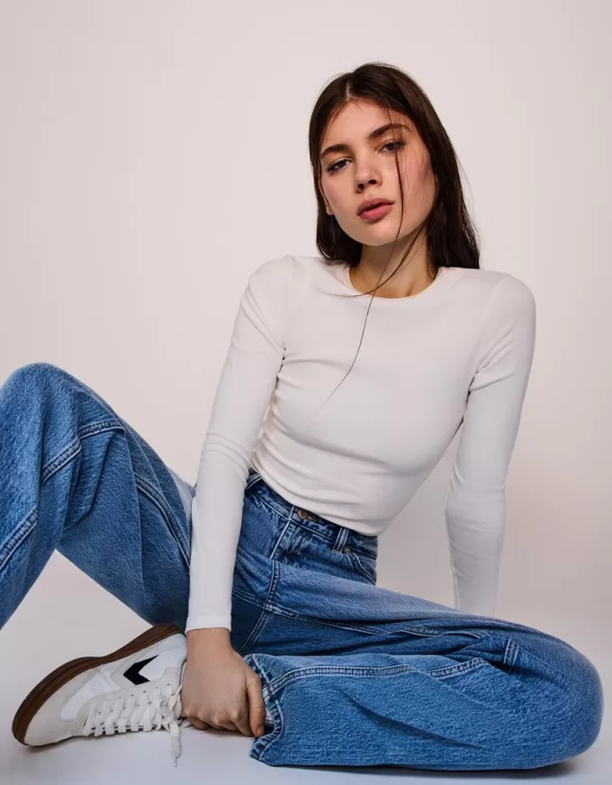 Mom jeans dalla vestibilità comoda a vita alta