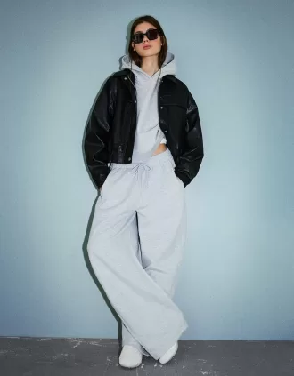 Pantaloni a botte in materiale felpato