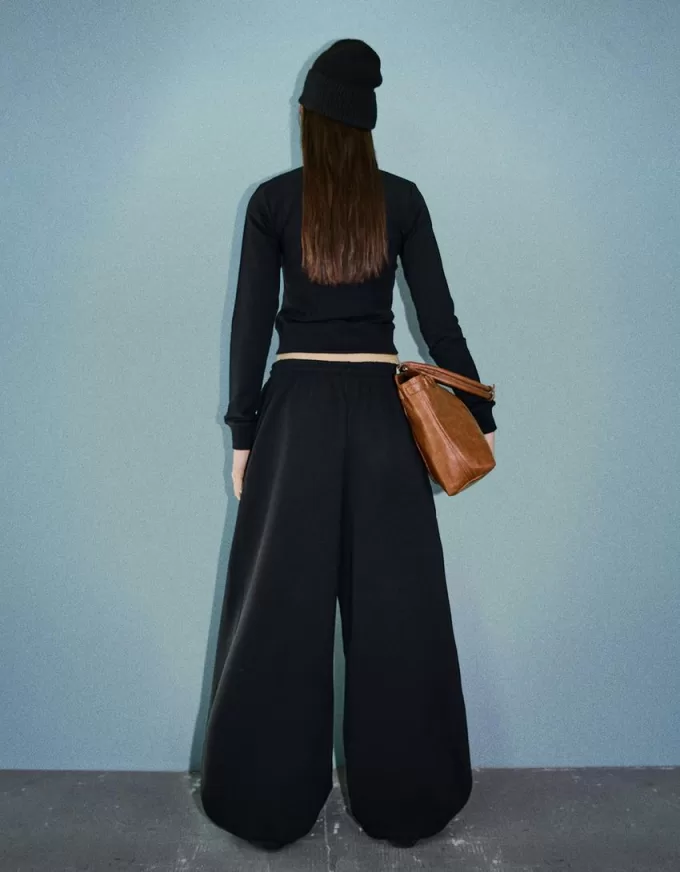 Pantaloni a botte in materiale felpato