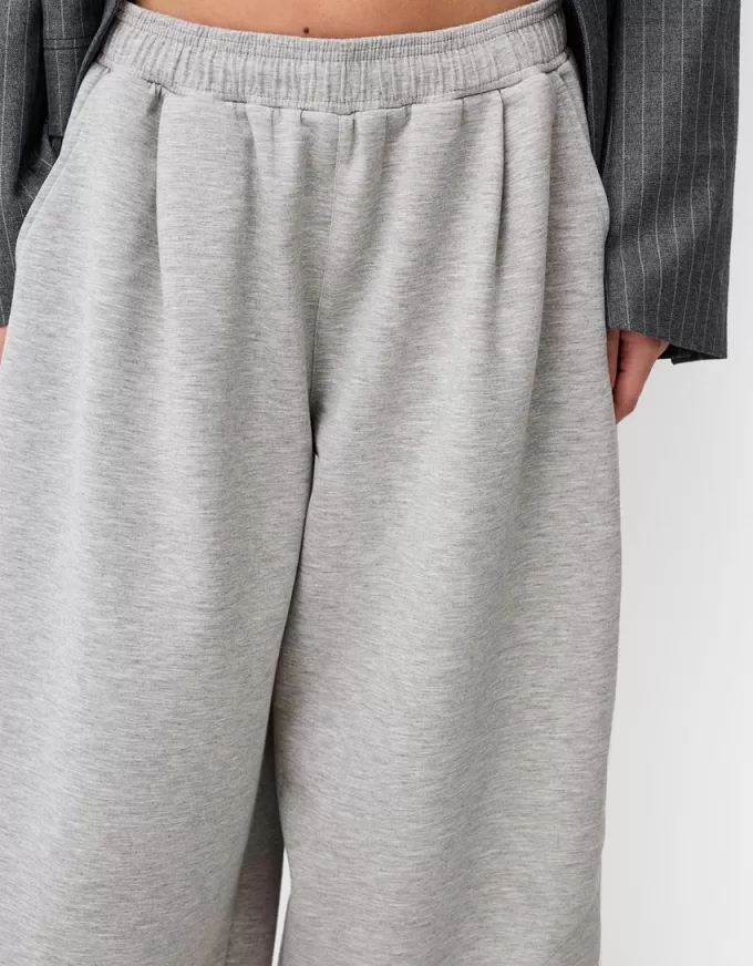 Pantaloni a botte in peluche con pinces