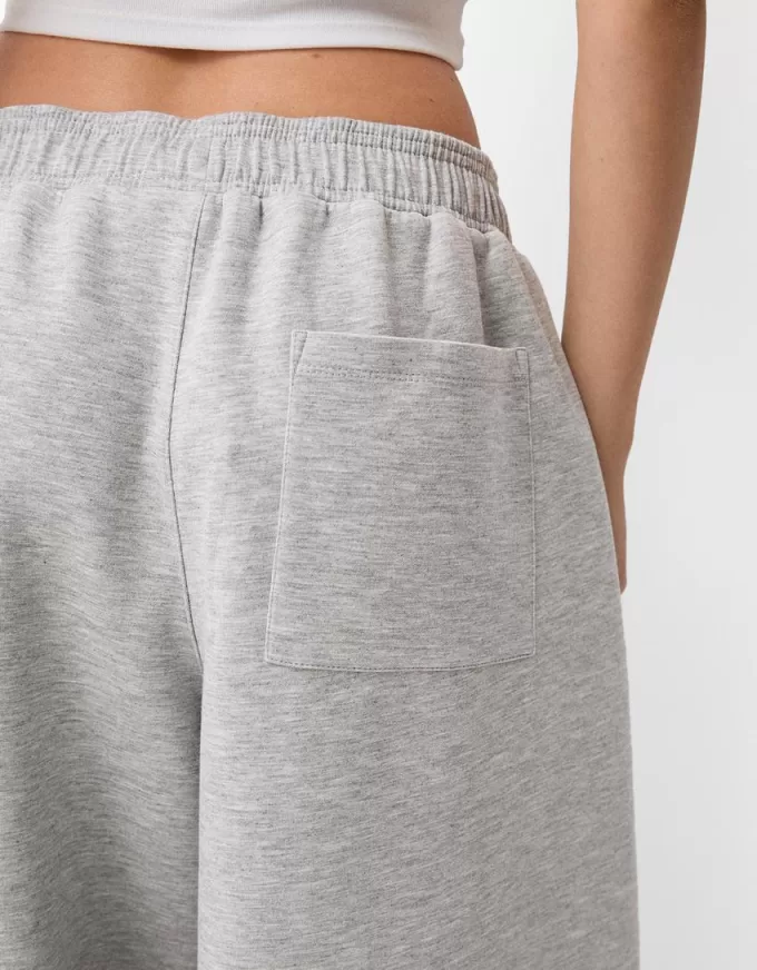 Pantaloni a botte in peluche con pinces