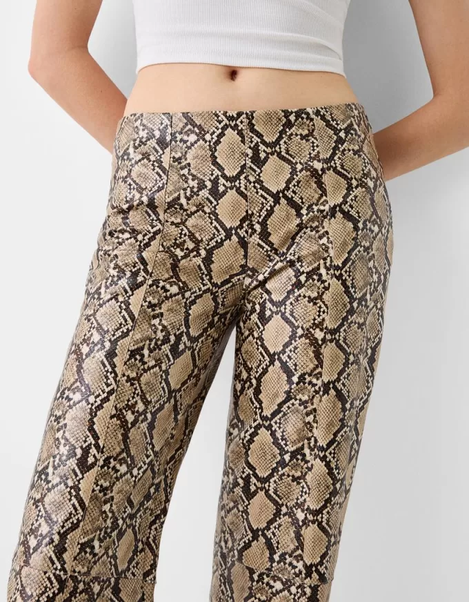 Pantaloni animalier effetto pelle