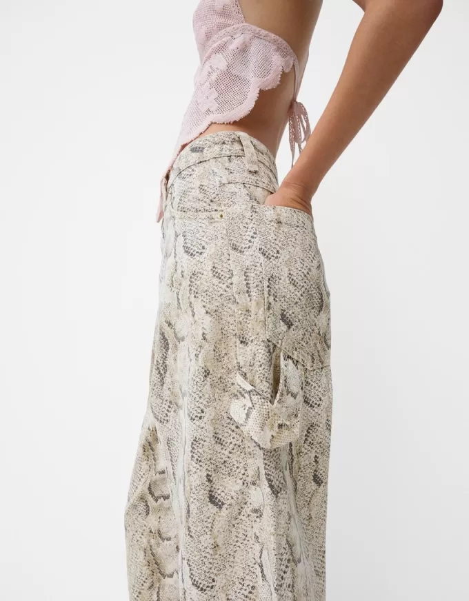 Pantaloni da falegname con stampa animalier