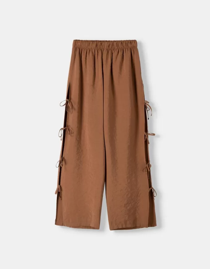 Pantaloni fluidi con lacci laterali