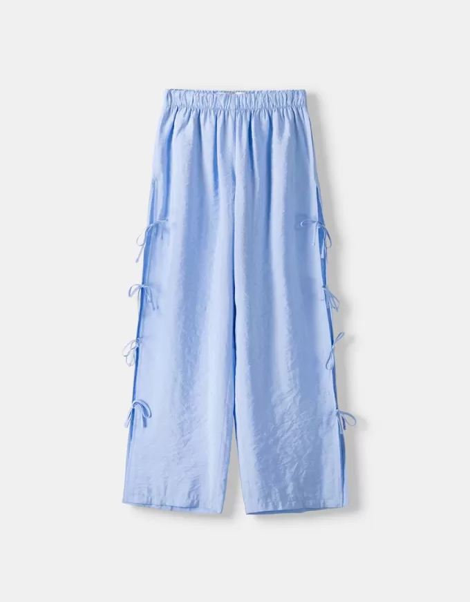 Pantaloni fluidi con lacci laterali