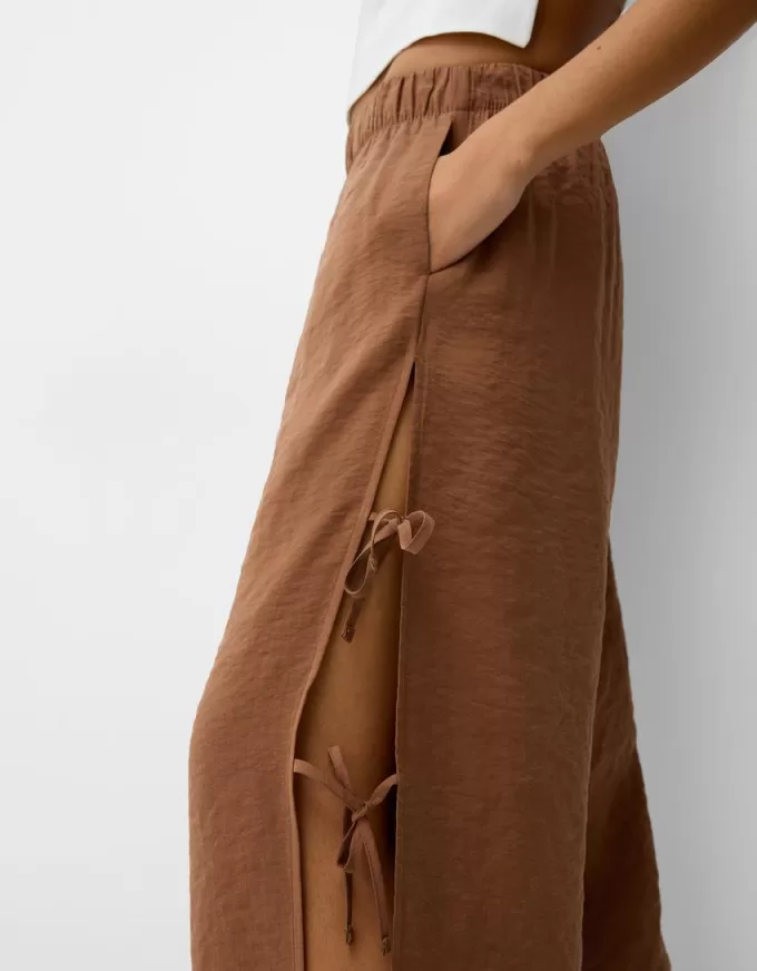 Pantaloni fluidi con lacci laterali