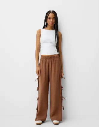 Pantaloni fluidi con lacci laterali