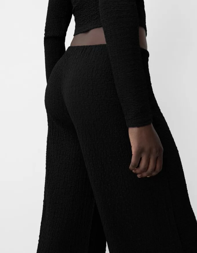 Pantaloni goffrati a gamba larga