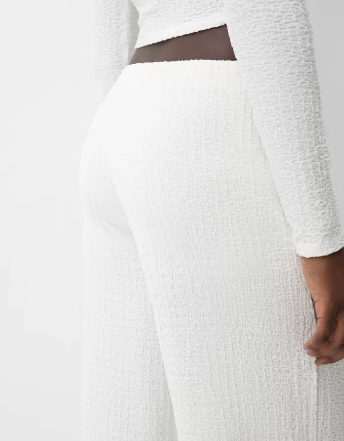 Pantaloni goffrati a gamba larga