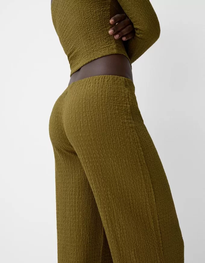 Pantaloni goffrati a gamba larga