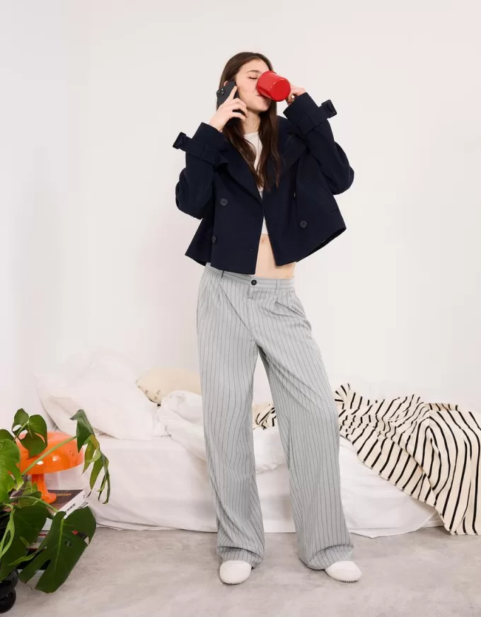 Pantaloni larghi a vita bassa