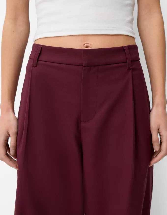 Pantaloni larghi a vita bassa