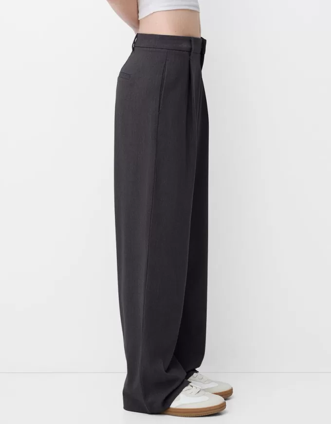 Pantaloni larghi a vita bassa