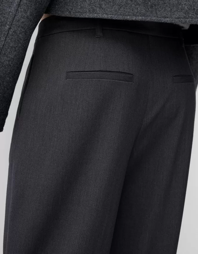 Pantaloni larghi a vita bassa