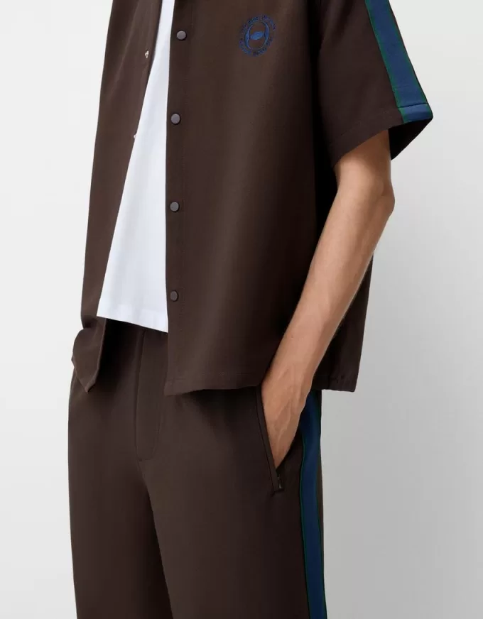 Pantaloni larghi con strisce laterali