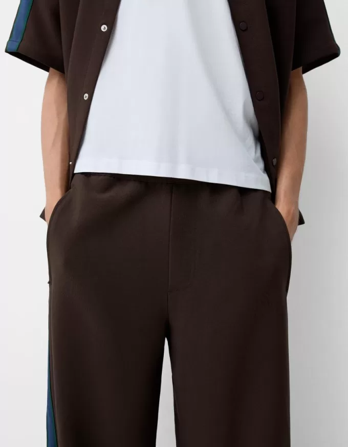 Pantaloni larghi con strisce laterali