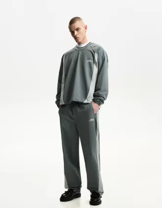 Pantaloni larghi tecnici 330x423 - Pantaloni larghi tecnici