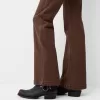 Pantaloni svasati in twill