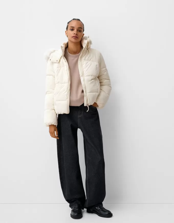 Piumino con cappuccio in pelliccia sintetica