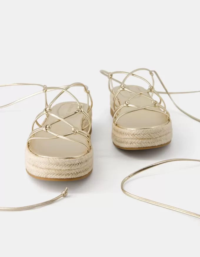 Sandali bassi in juta allacciati