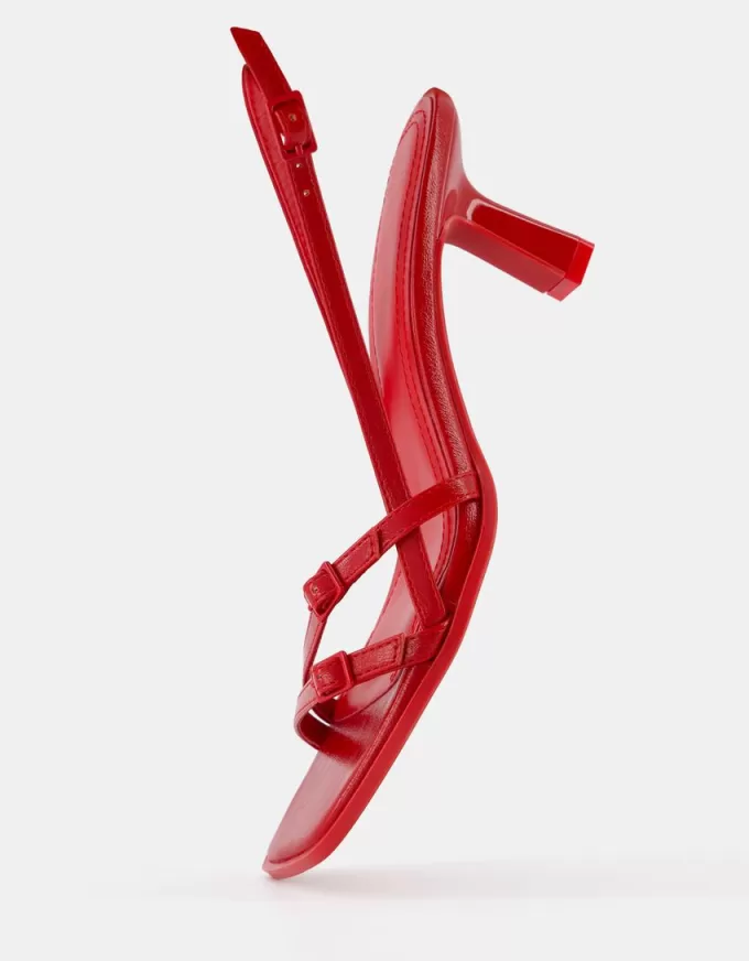 Sandali con tacco gattino e fibbie