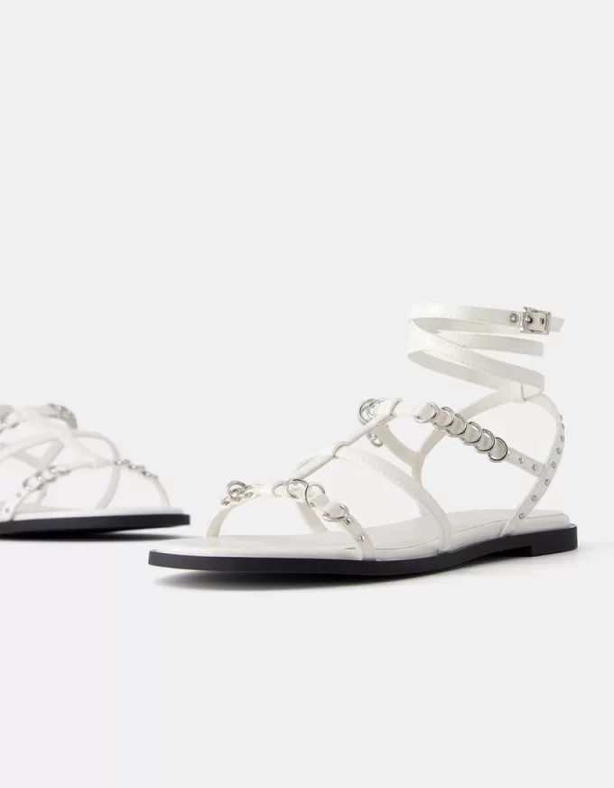 Sandali flat con dettagli ad anello