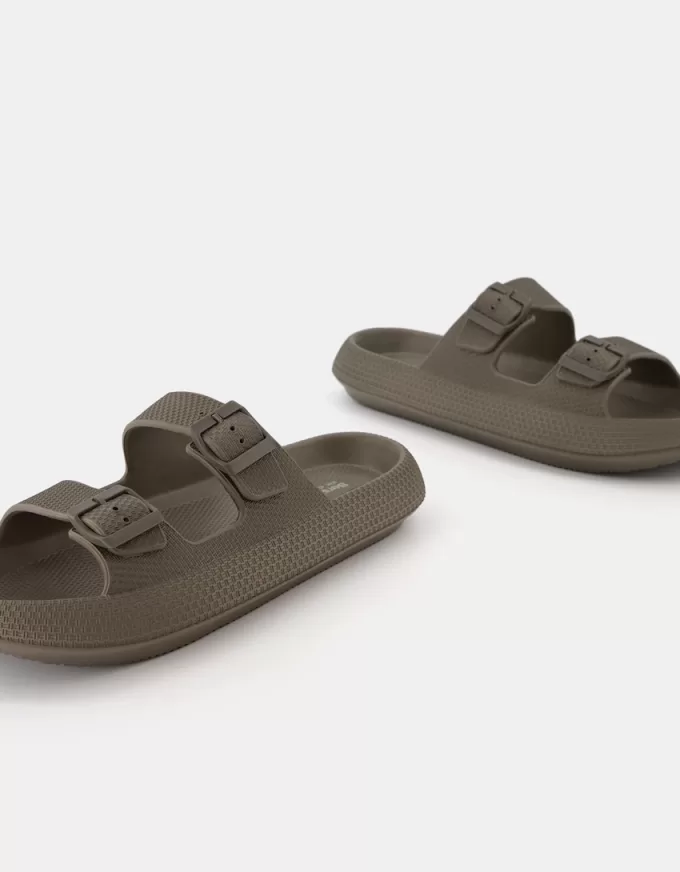 Sandali gommati da uomo con fibbie