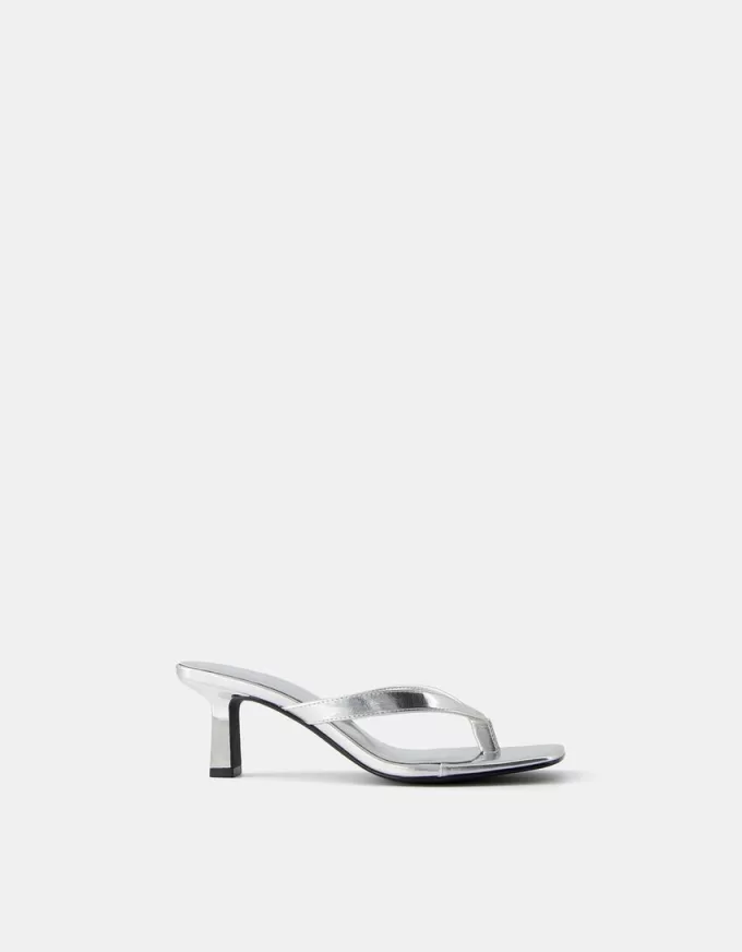 Sandali metallizzati con tacco a gattino