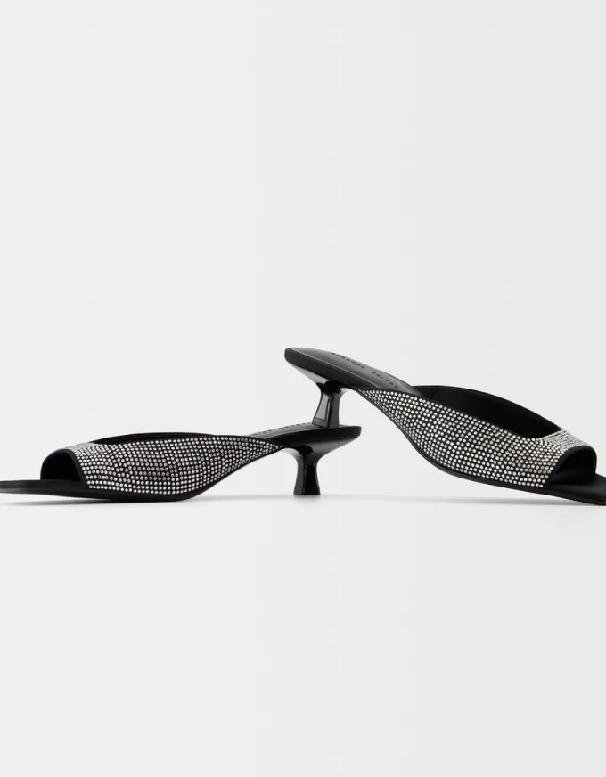 Sandali sabot con tacco e dettagli in strass