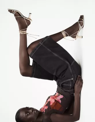 Sandali stringati con tacco a forma di gattino