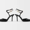 Scarpe a tacco alto con dettaglio catena