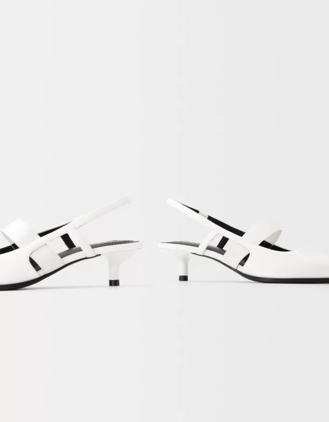 Scarpe con tacco a gattino con dettaglio elastico