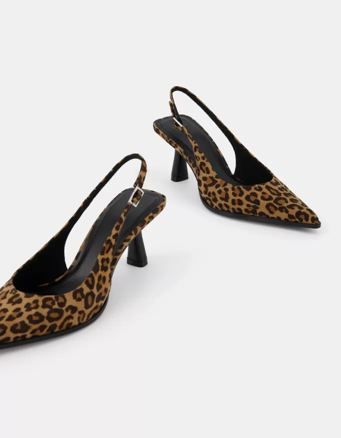 Scarpe con tacco a gattino con stampa animalier