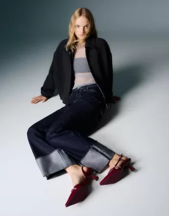 Scarpe con tacco gattino con dettaglio catena