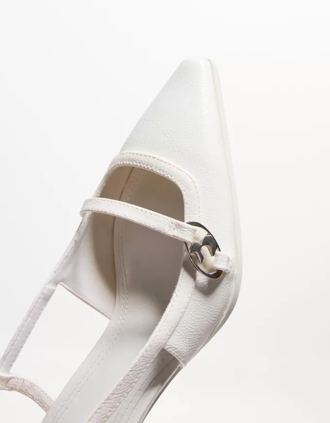 Scarpe con tacco gattino e fibbia