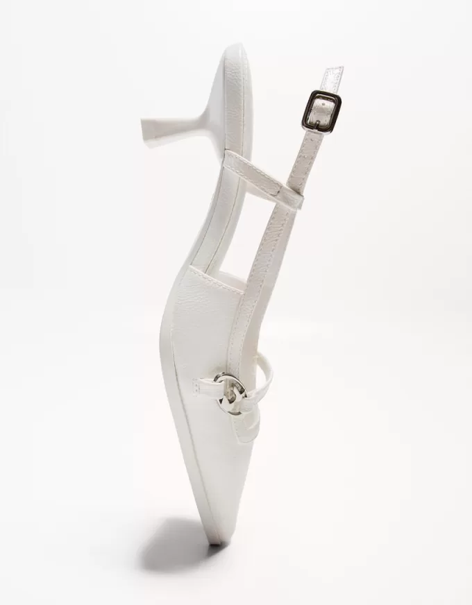 Scarpe con tacco gattino e fibbia