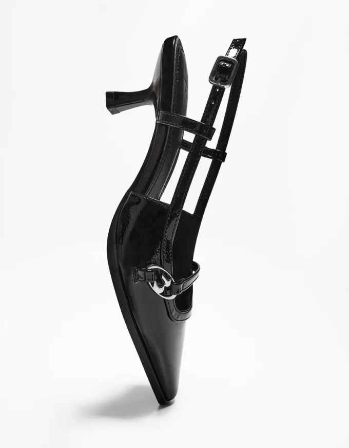 Scarpe con tacco gattino e fibbia