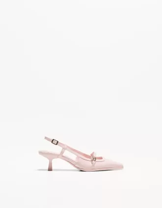 Scarpe con tacco gattino e fibbia