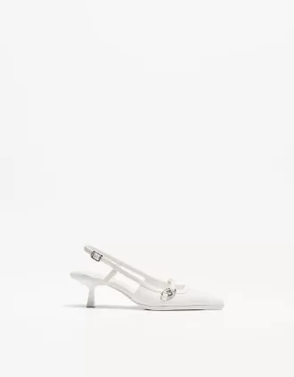 Scarpe con tacco gattino e fibbia