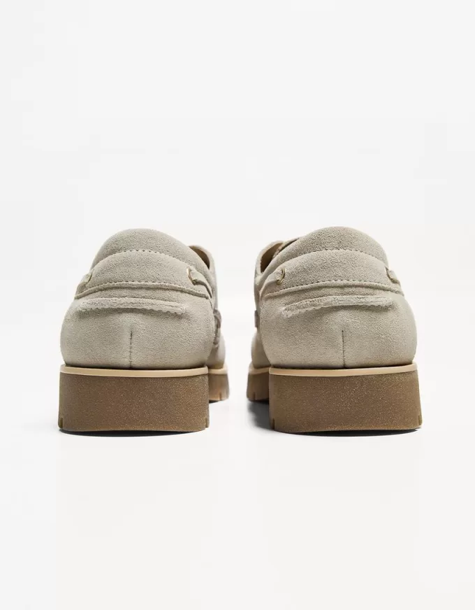 Scarpe da ponte in crosta di cuoio con dettaglio portachiavi