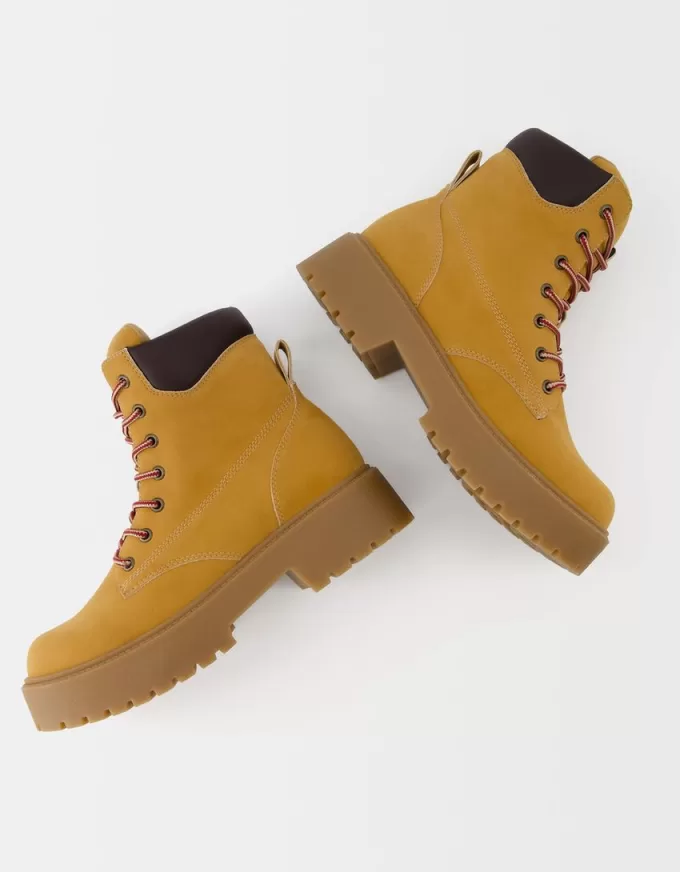 Scarponi da montagna stringati